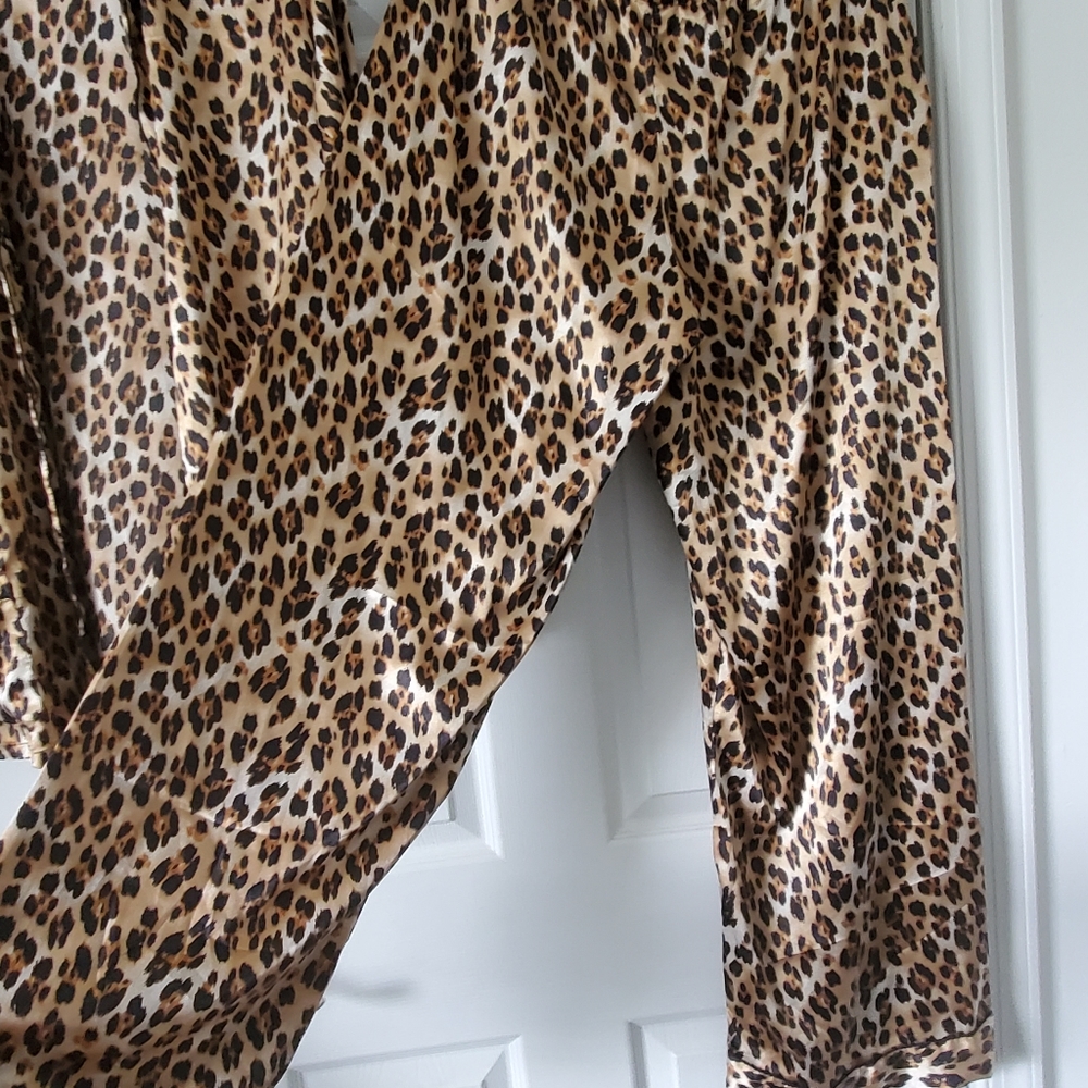 ❤sold❤leopard print victoria secret 2 piece pajama set - Picture 4 of 6